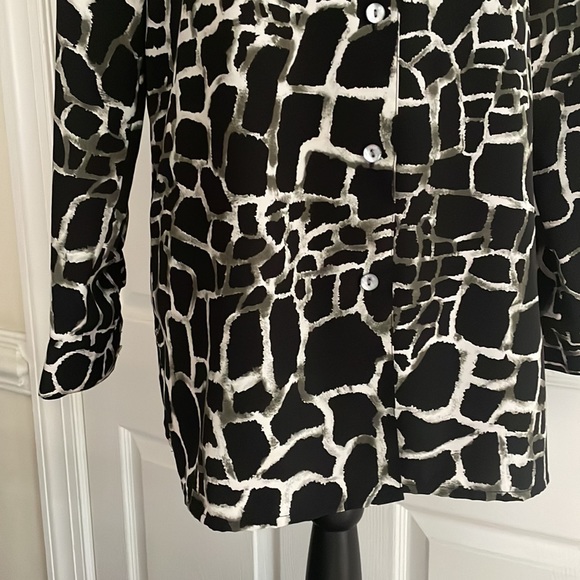 Blouses.com buttons down shirt - Picture 3 of 9